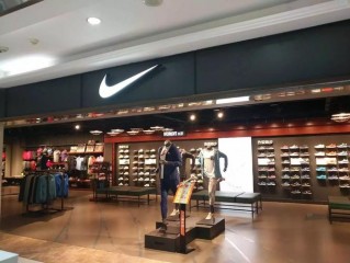 耐克，阿迪正品折扣店怎么开？（nike 店设计陈列网站）